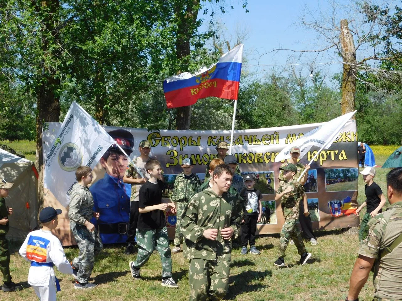 🔥Продолжаем делиться с вами фотографиями сборов казачьей молодежи Зимовниковского юрта прошедшие в 
