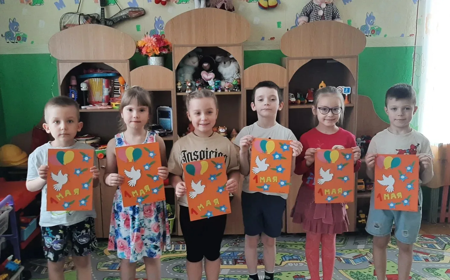 В подготовительной группе прошло занятие, посвящённое 1 Мая 🚩🎈. Ребята узнали, что это за праздник