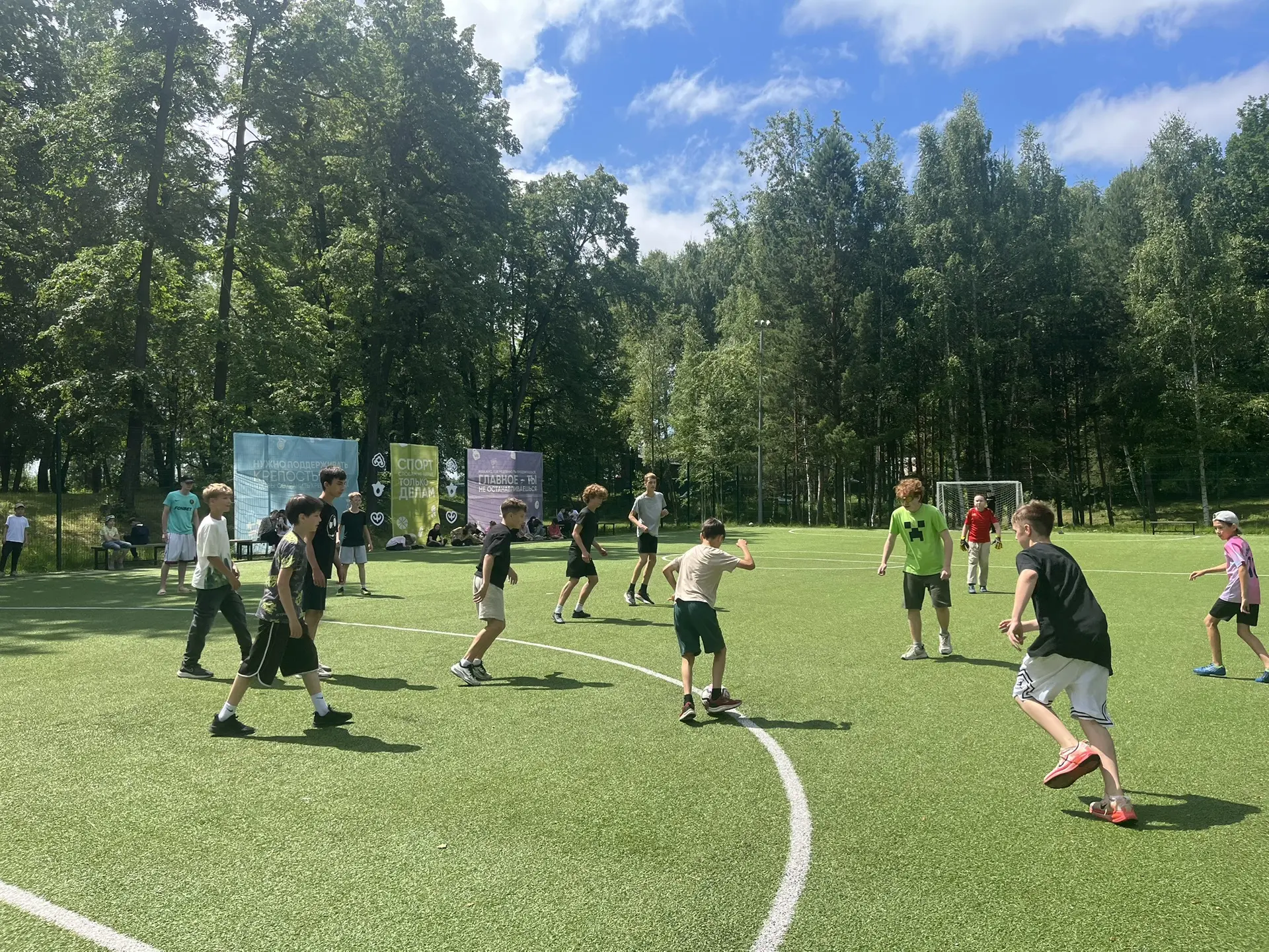 Спорт — это дизайн тела. ⚽️

Спорт учит быстро принимать решения и работать в команде, а это — главн