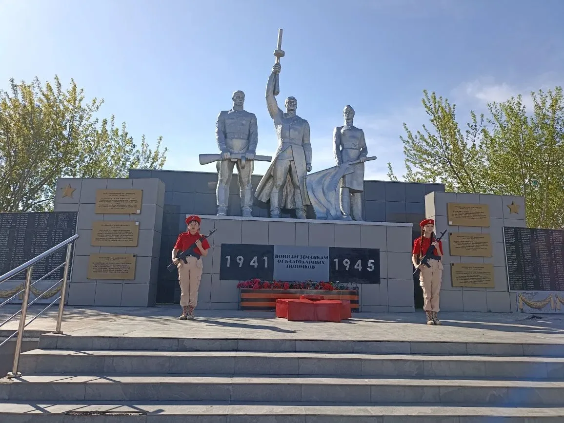 🇷🇺 7 мая. Вахта памяти юнармейцев отряда «Ермак»

В преддверии великого праздника — Дня Победы — н