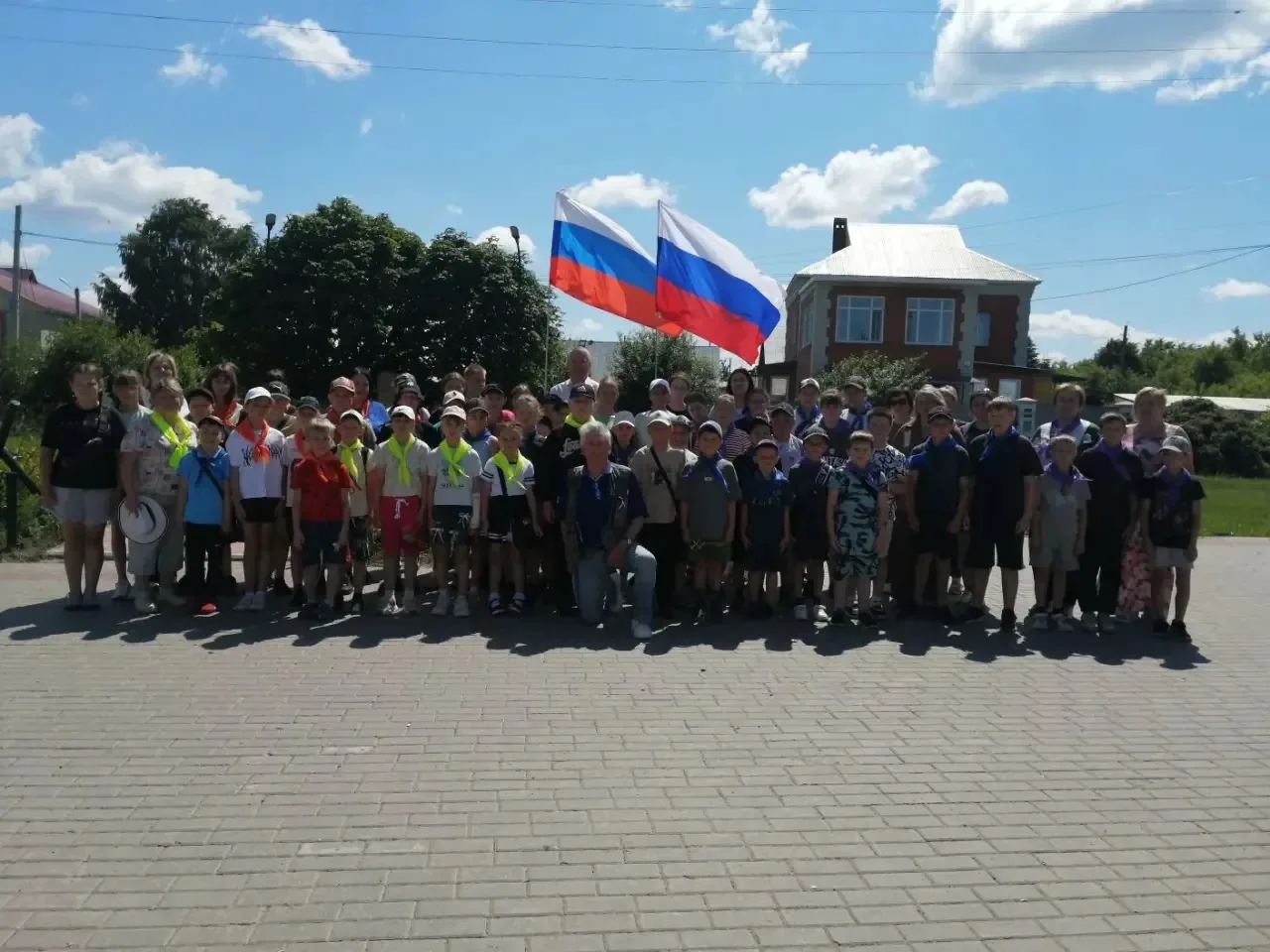 В День России, 12 июня, начальник отдела образования Кузнецкого района Алексей Перун-ков посетил дет