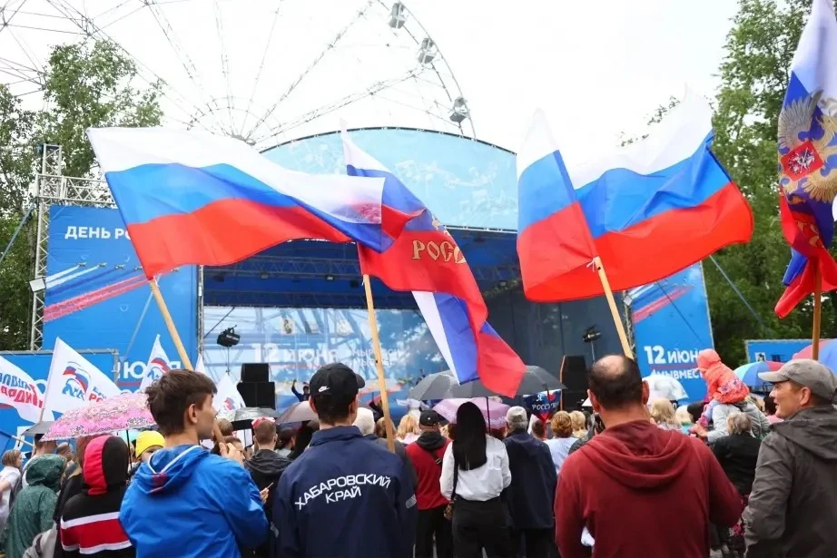 С Днём России, Хабаровский край!

Сегодня наш огромный край — от Хабаровска до Охотска — отмечает Де