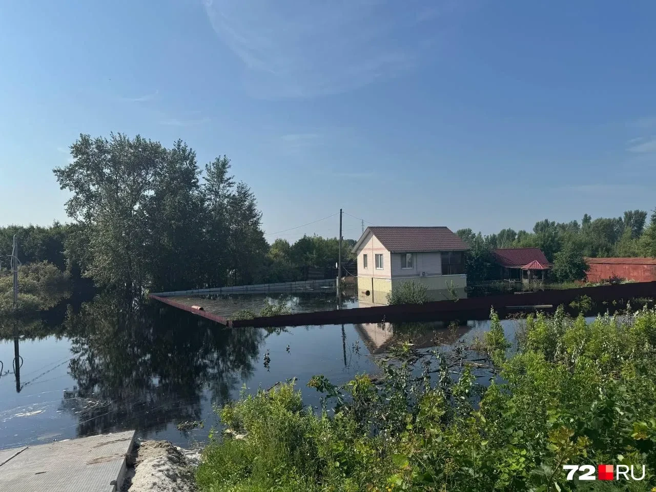 📍Улица Томская, ДОК.

Под воду начали уходить дома. Еще пару дней назад здесь можно было пройти по 