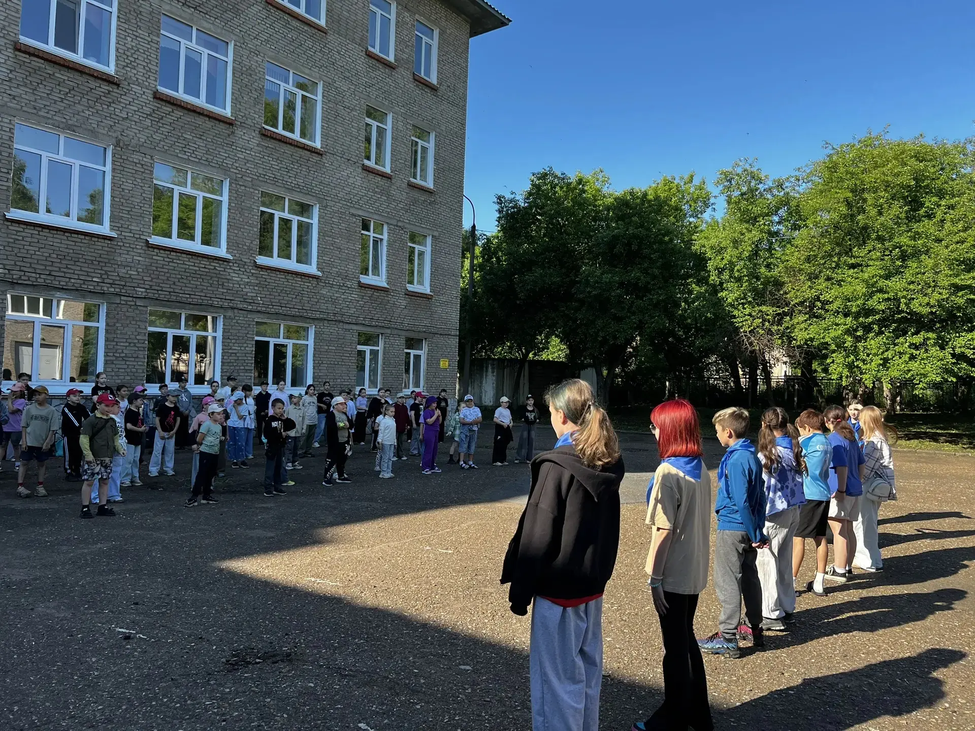 9 июня в ЦДП Страна Вообразилия, утро началось с торжественной линейки — это важная традиция, котора