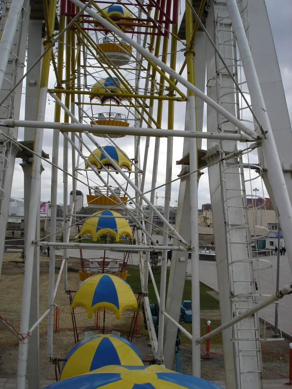 Колесо обозрения 
04.05.2005 год. 

Тюмень в кадре 📸

_______________________ 
Присоединяйтесь! 
Ка