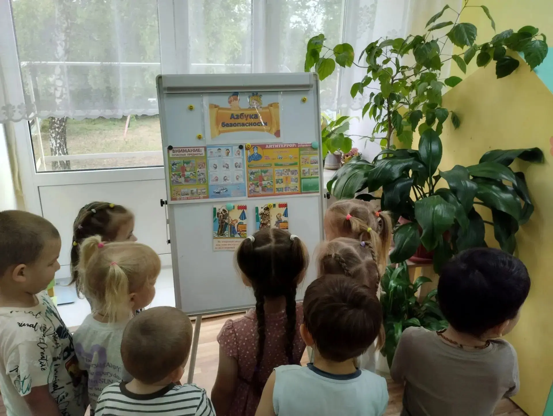 Беседа в младшей группе,, Зайка,, на тему: ,,Антитеррор,,