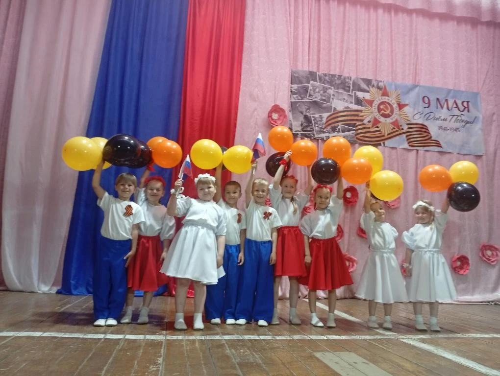🌟 С Днём Победы! 🌟

Дорогие родители, коллеги и друзья нашего детского сада!

От всего сердца позд