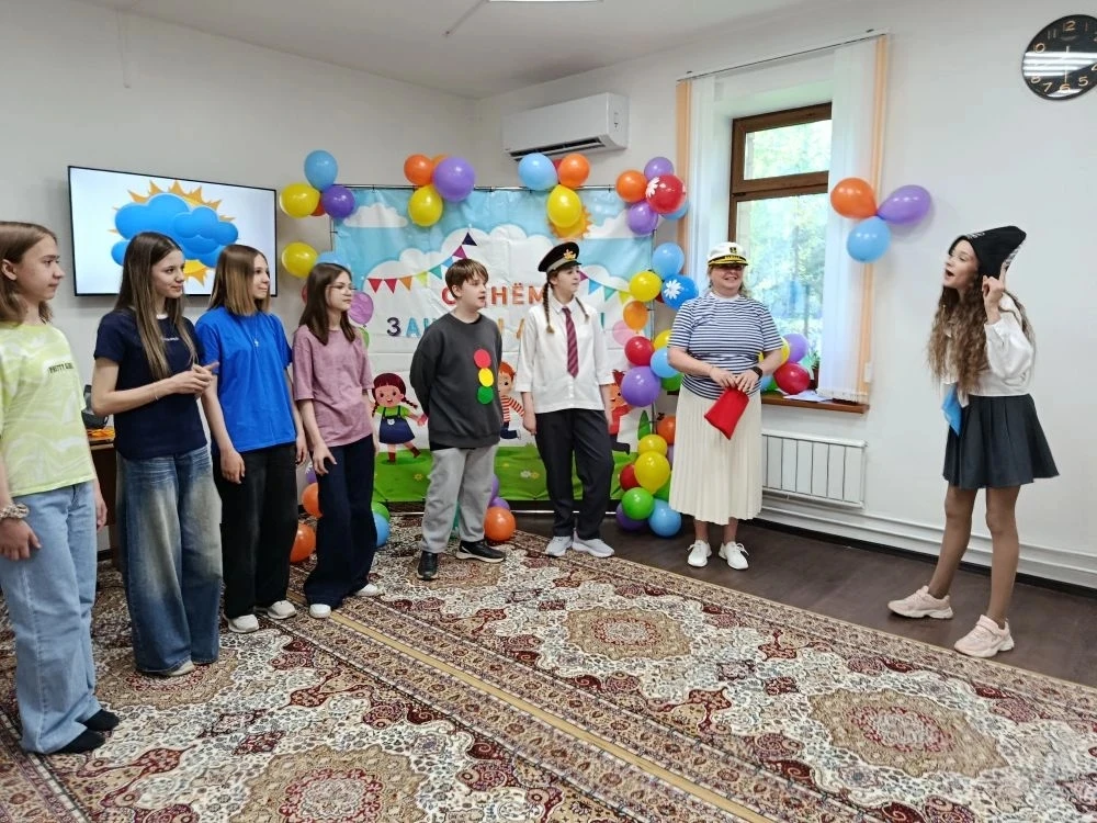 Сегодня наши ребята-волонтёры из Лицея №1 подарили настоящий праздник маленьким деткам в социально-р