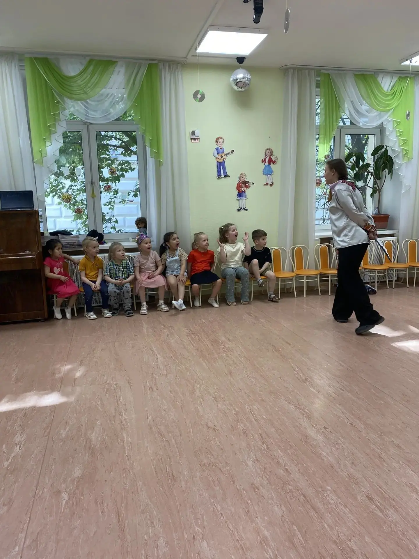 Лето началось с самого яркого, шумного и любимого праздника — Международного дня защиты детей! В наш