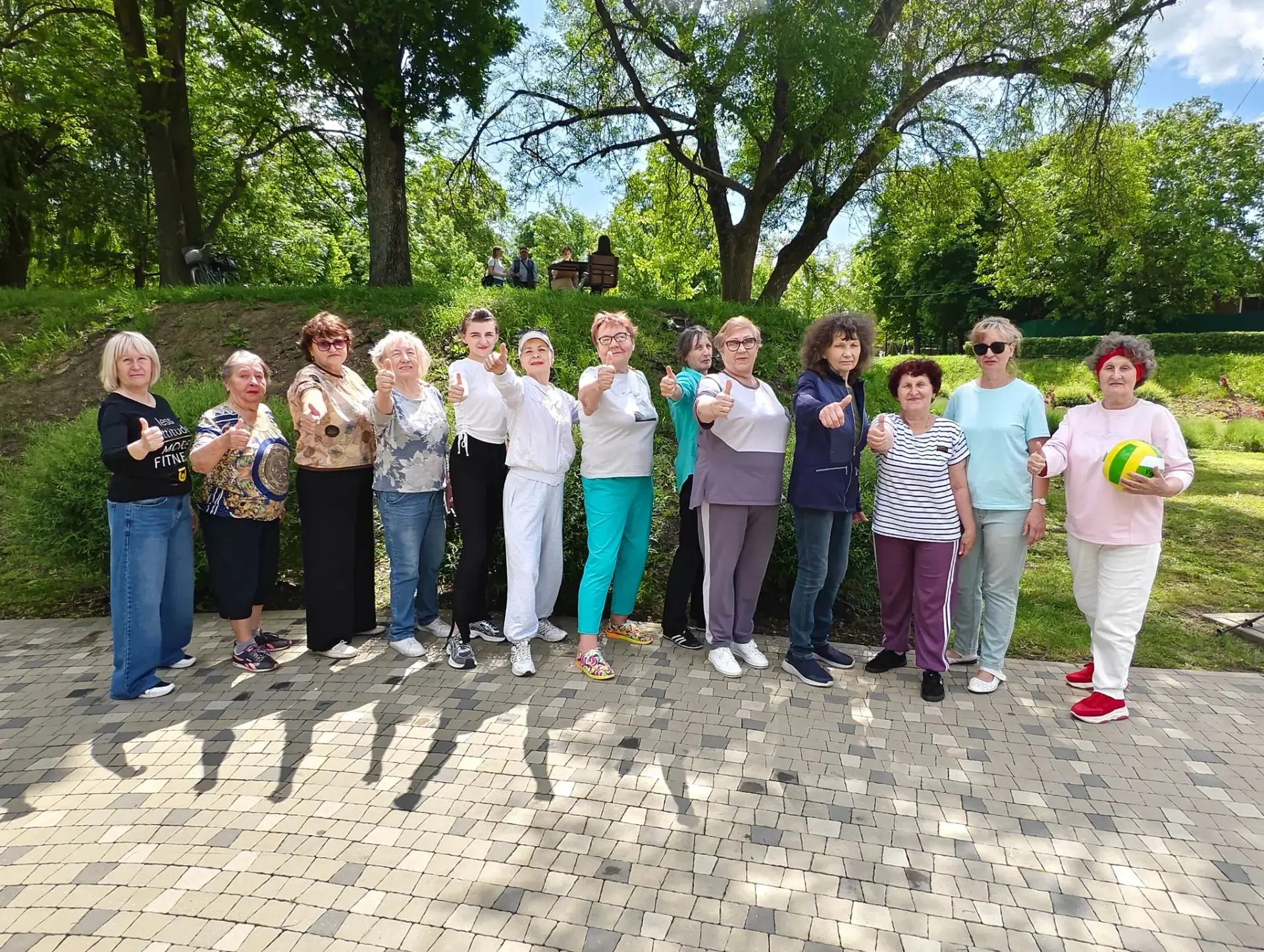 «Сударушка» в движении!

🏃В парке, на свежем воздухе, участницы клуба «Сударушка» Северского КЦСОН 