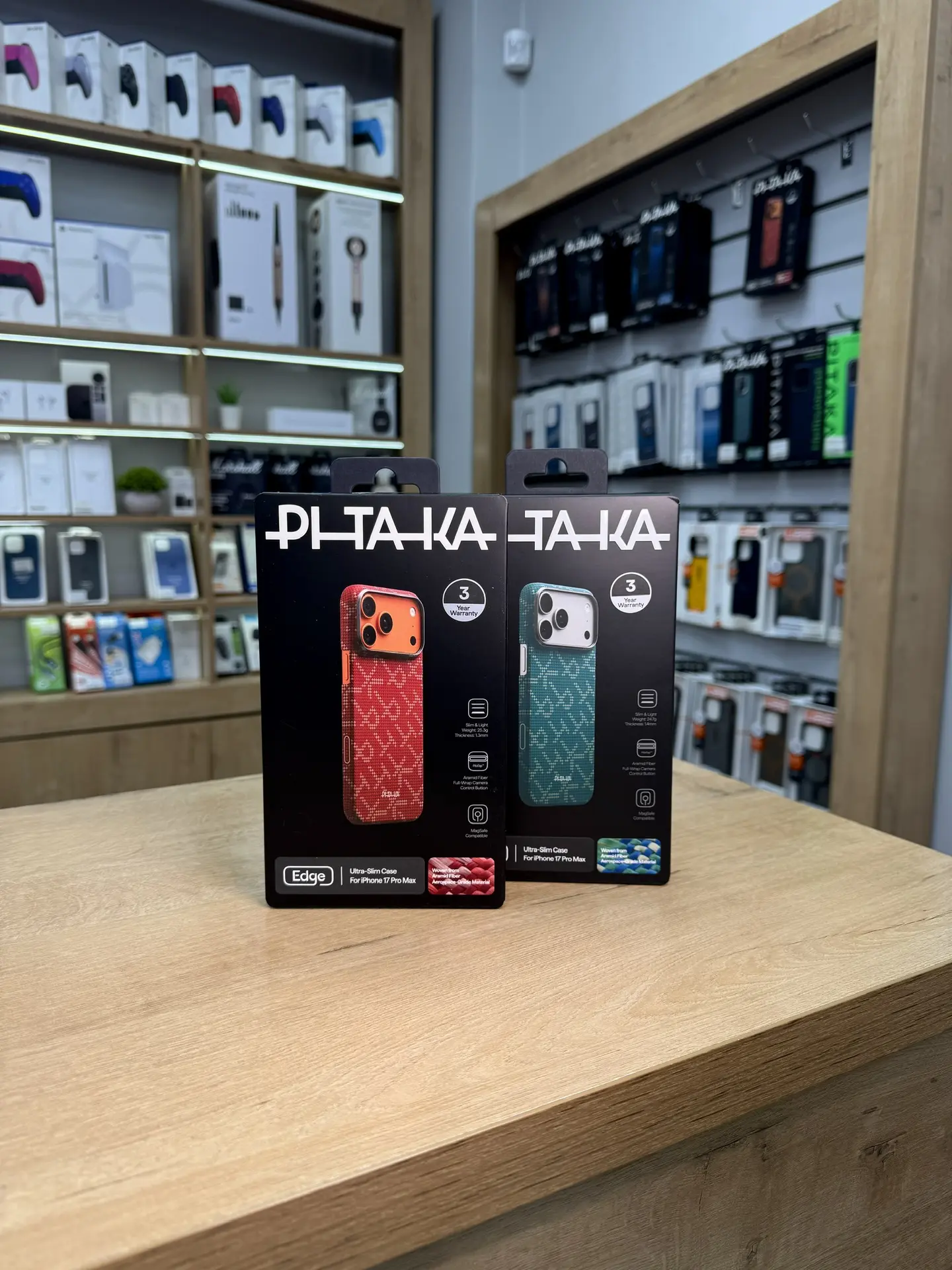 Есть чехлы, которые скрывают красоту iPhone.
А есть Pitaka 💣

Тонкий, лёгкий и практически невесомы
