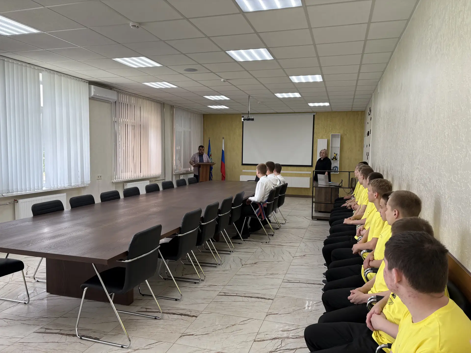🎓Первые звезды на горизонте: в нашей школе чествовали выпускников

📍Сегодня в Рефтинском СУВУ цари