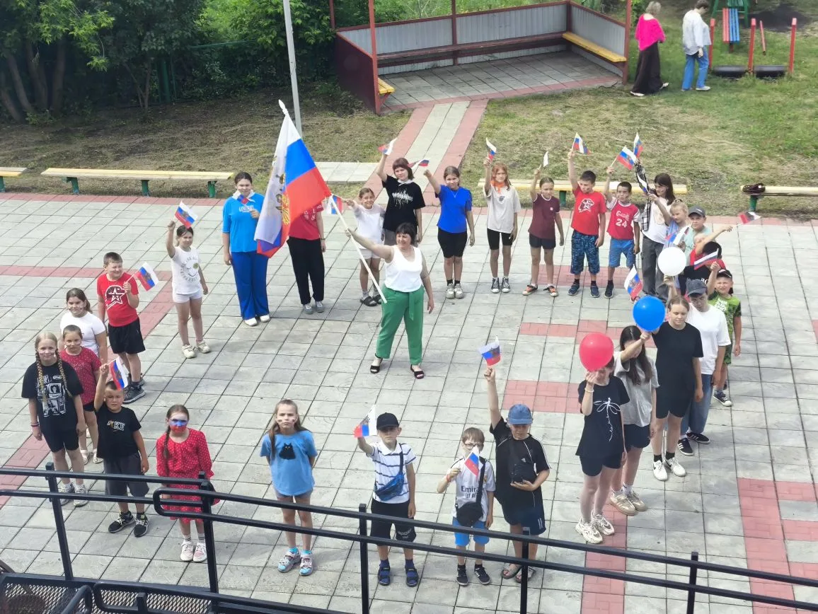 День России в лагере: Творчество и единство 🇷🇺🕊

 🤍 На 8-й день смены в нашем лагере царила атмо