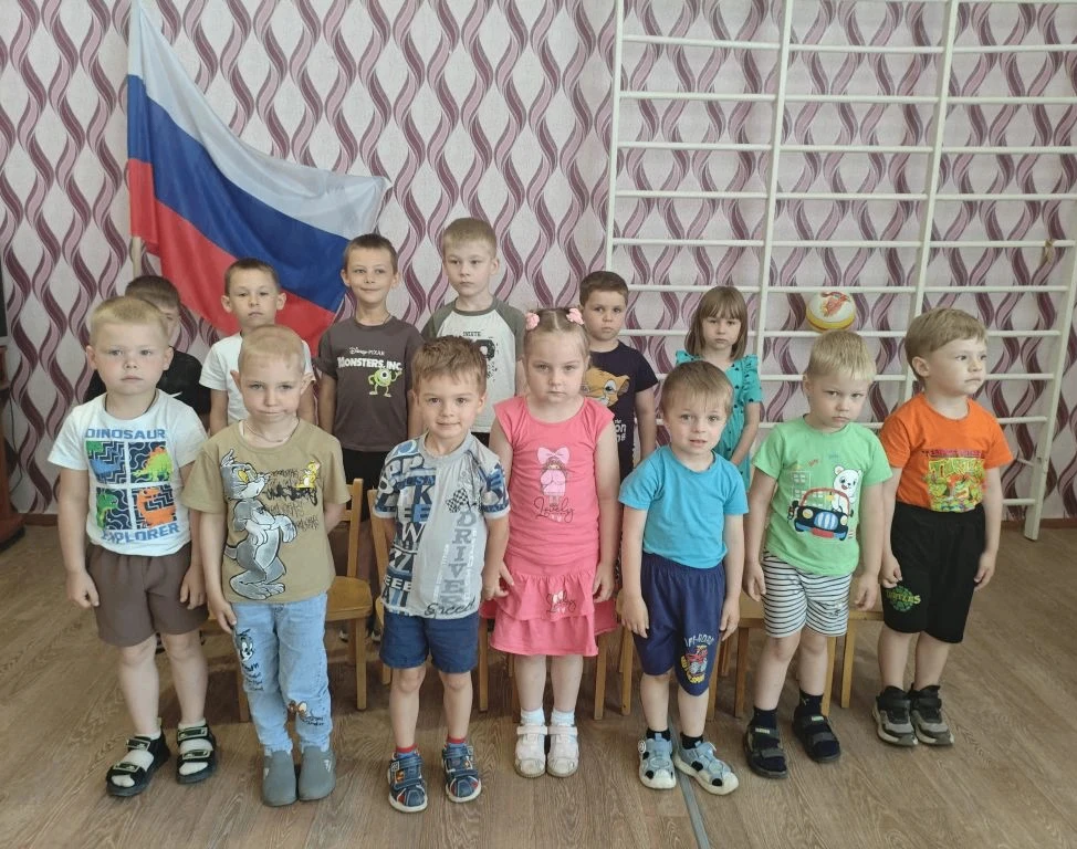 Невозможно жить без любви к своему дому, без гордости и осознания себя гражданином своей страны, сво
