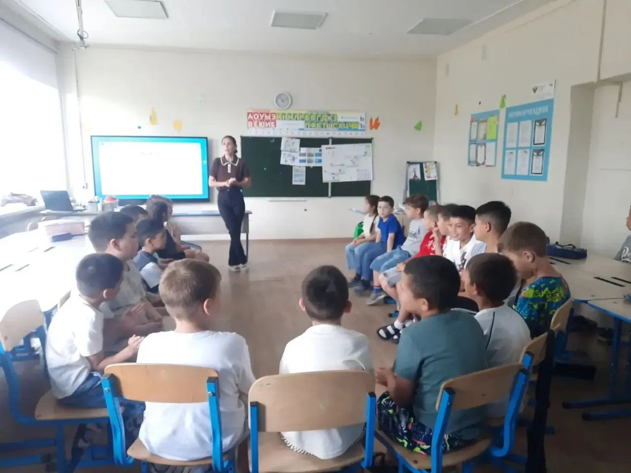 Юный патриот!

🕯️Сегодня, 22 июня, в пришкольном лагере с детьми 1-го отряда была проведена беседа 