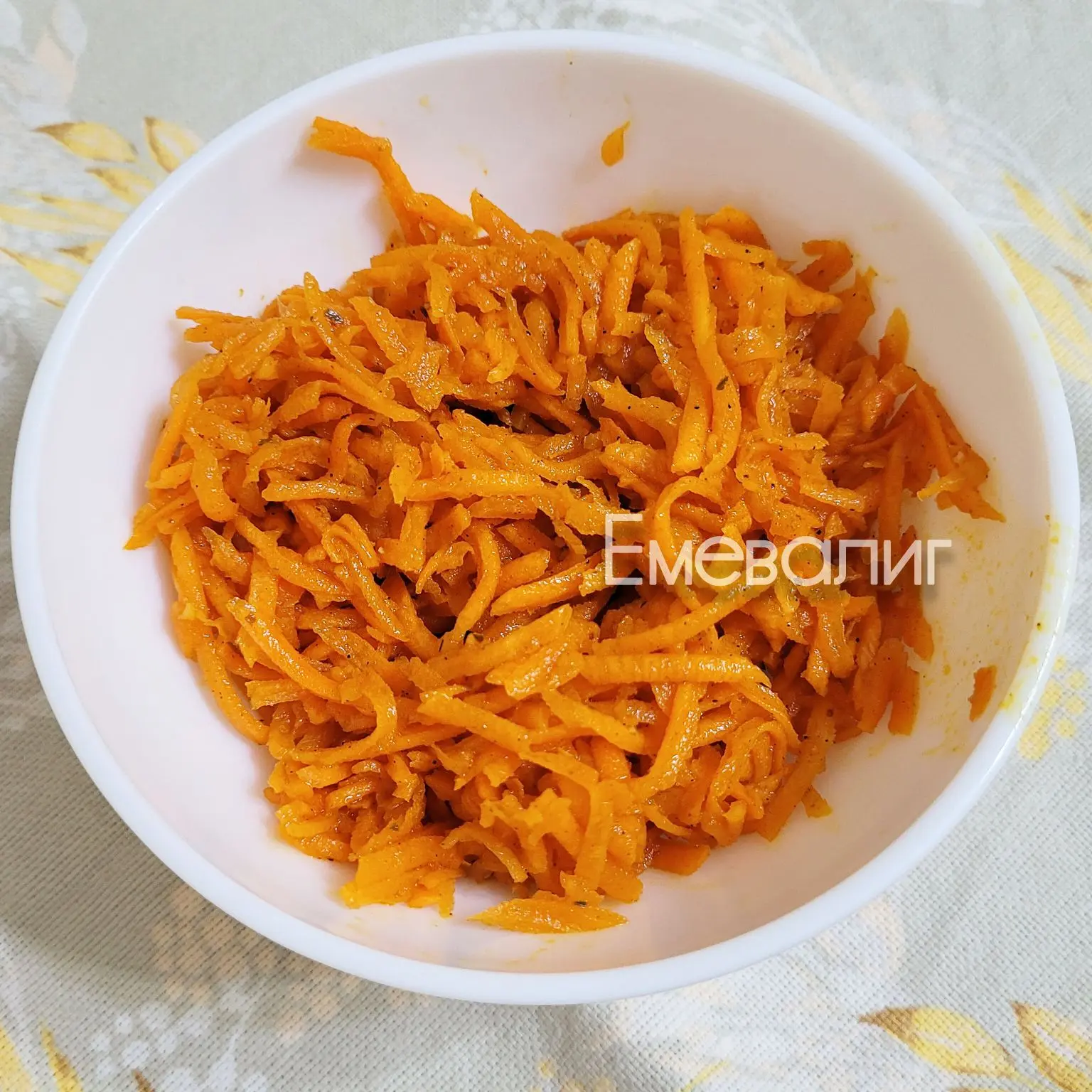 Морковь по-корейски. Та самая, но менее жирная, 80 кал./100 гр.

   🥕🥕🥕
Хрустящая, острая, с ярки