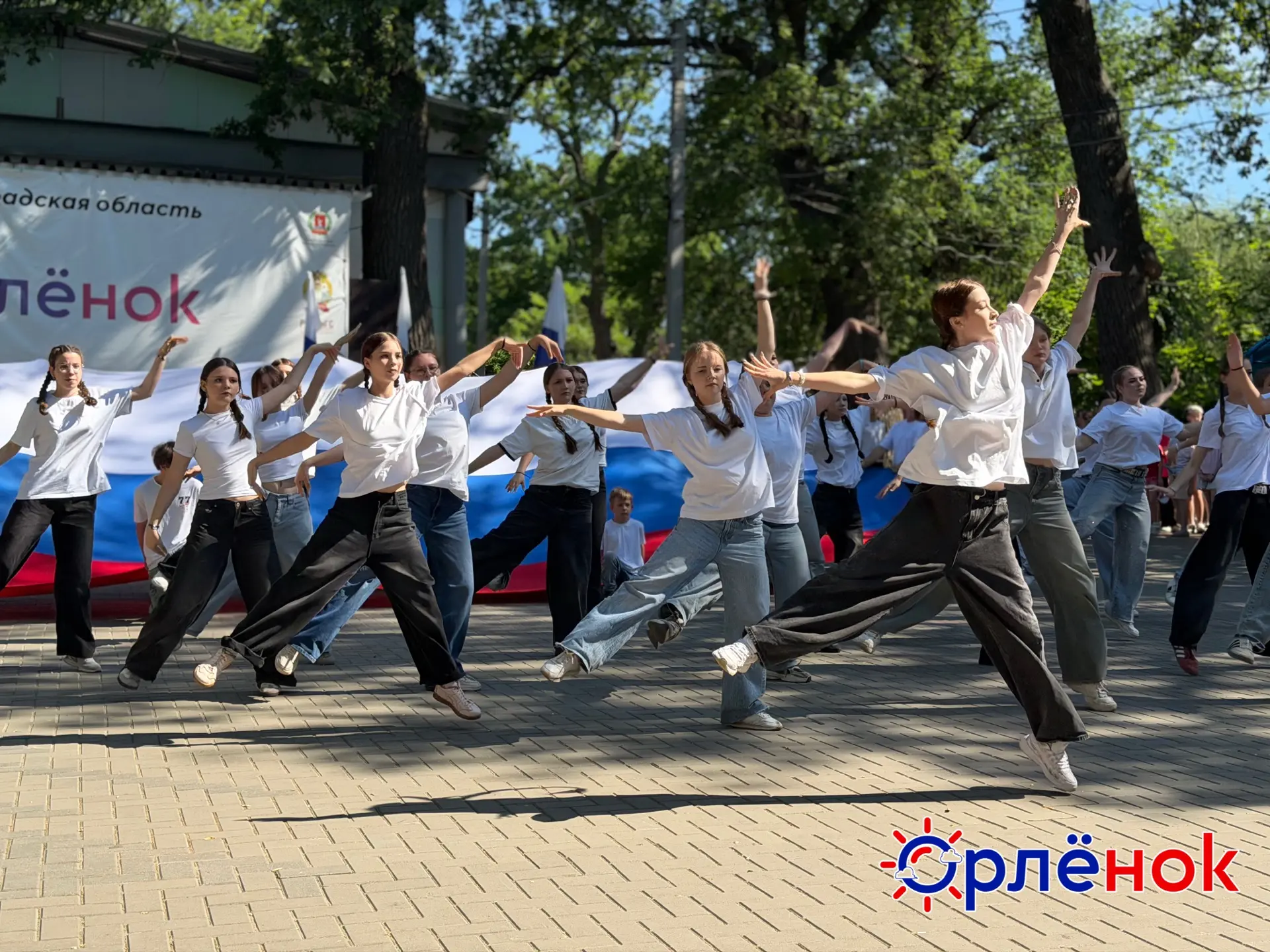 🇷🇺 Торжественная линейка ко Дню России в «Орлёнке»

12 июня в детском лагере «Орлёнок» прошла торж