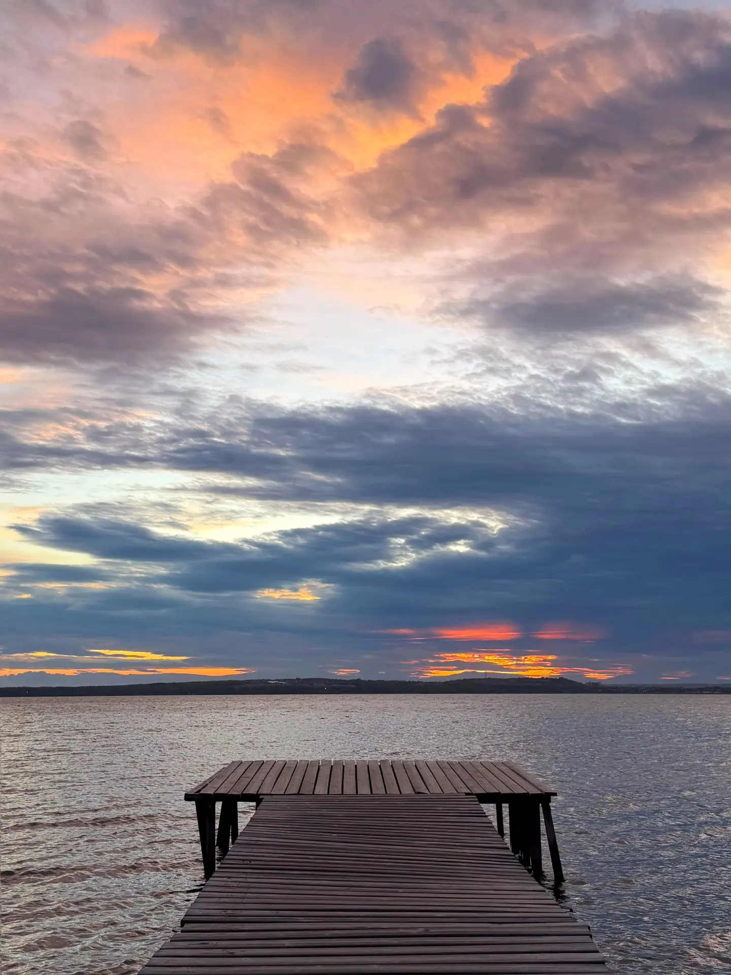 🌅🌊 Ну что же, идет сезон самых красивых закатов в Приморье — тех самых, ради которых замираешь на 