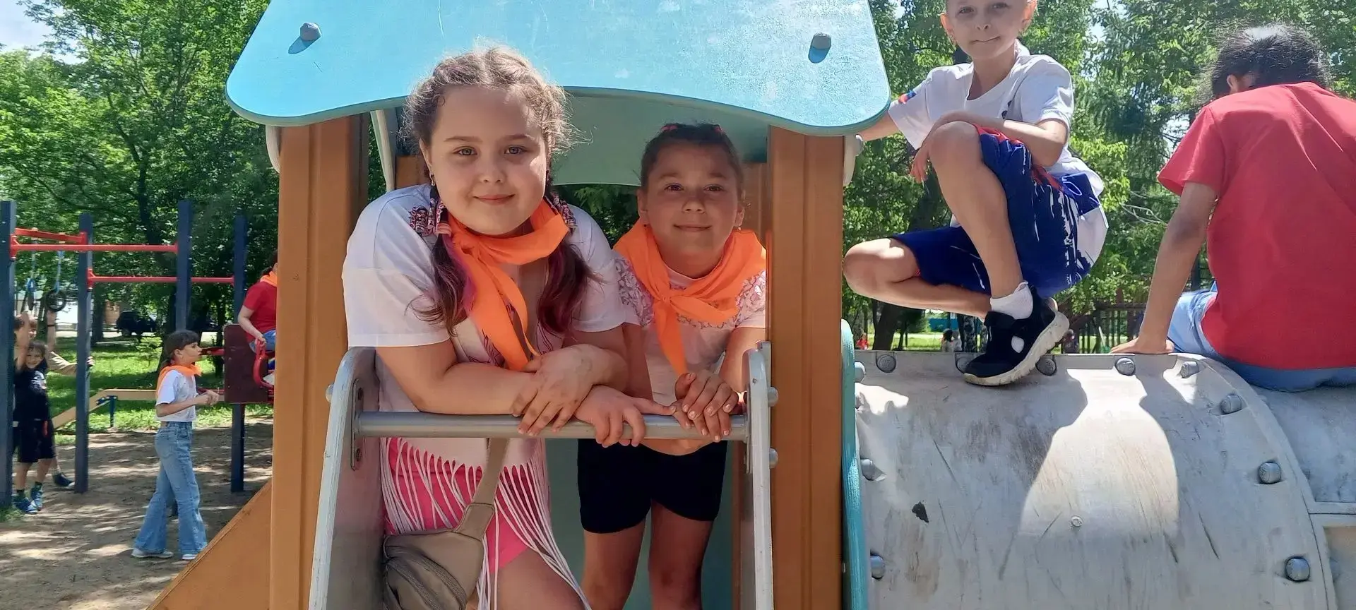 🌞 Сегодня наша летняя площадка стала настоящим летним раем! Погода так и манила выйти на свежий воз