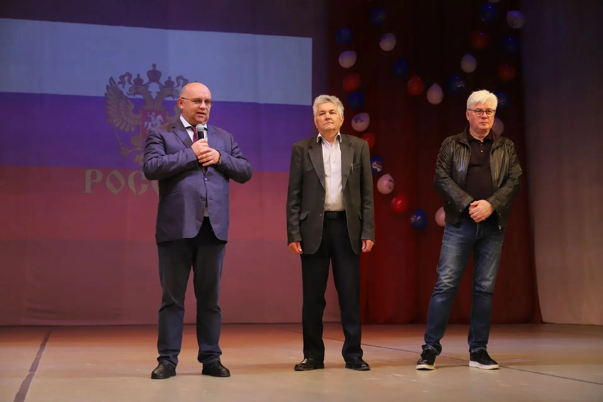 С Днём России!
 
Сегодня в ДК «Современник» прошёл праздничный концерт «Горжусь тобой, моя Россия». 