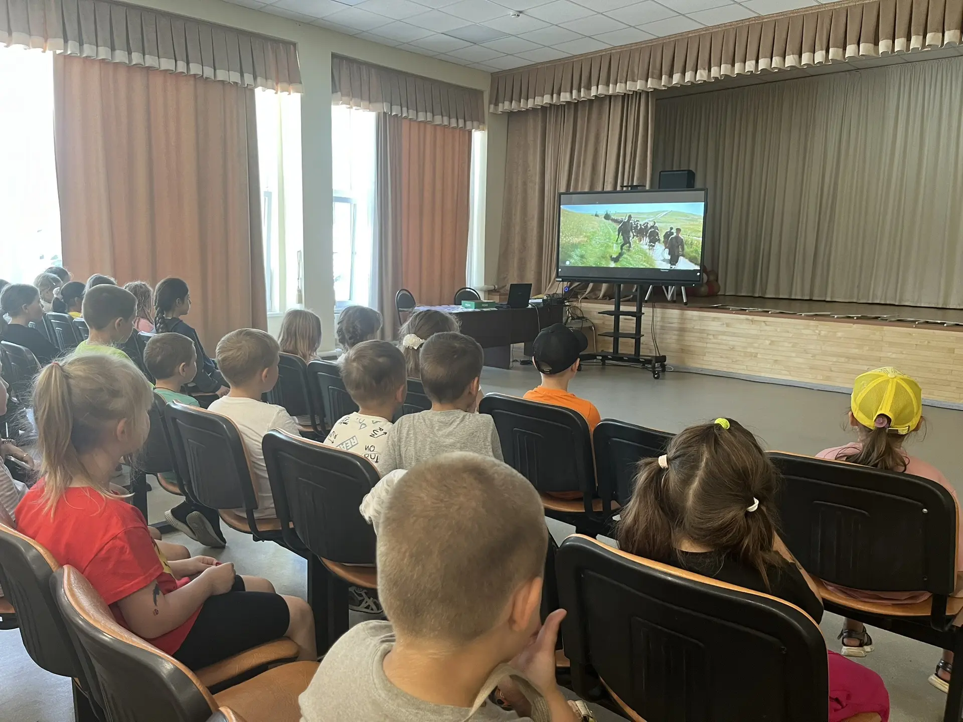 🎬 Кинолекторий «Фильм о войне. Разговор с детьми» 🎖️

🎗️ В нашей школе в рамках Всероссийской акц