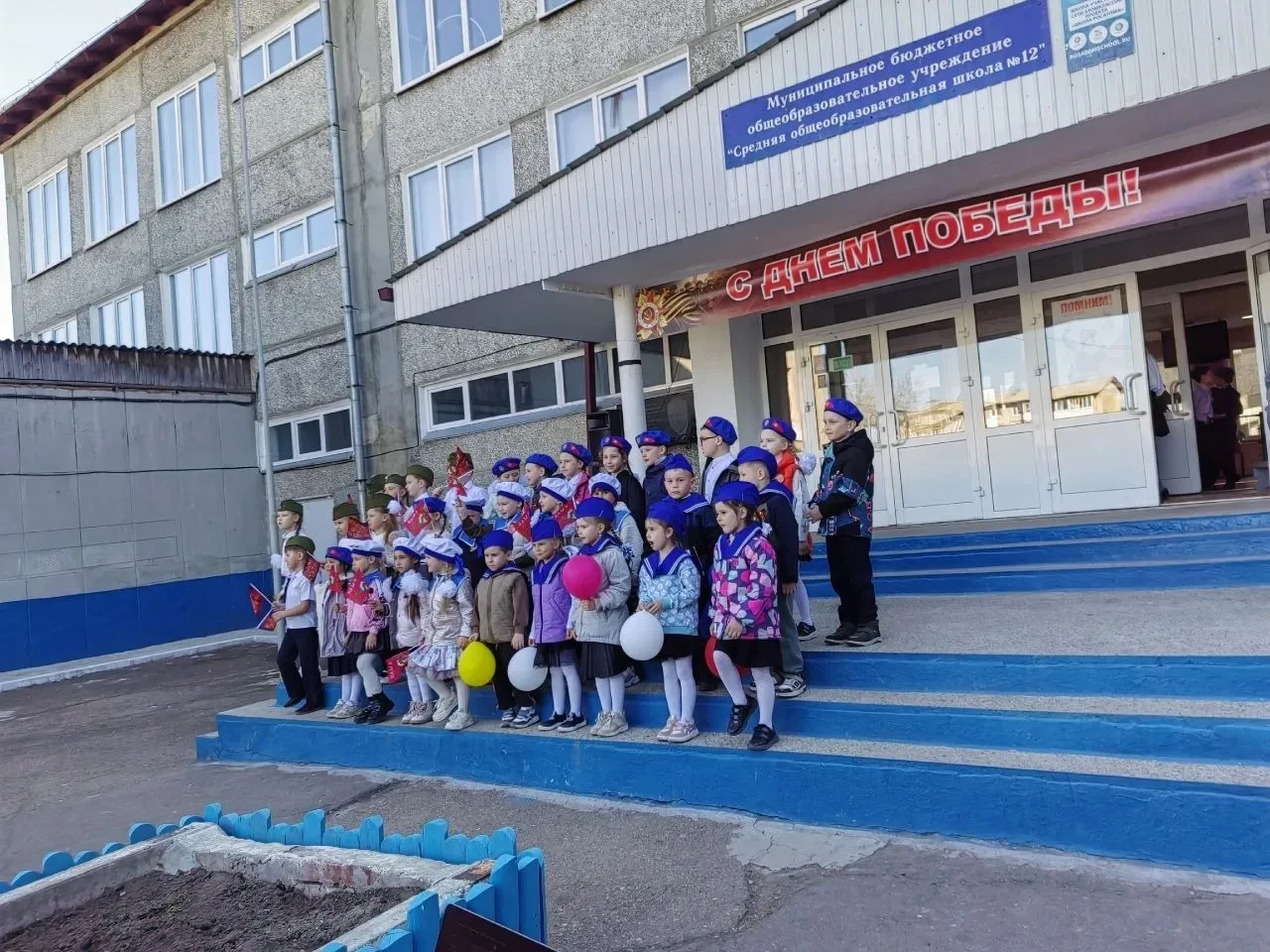 Патриотическая акция «Победный май!»
(социальное партнерство МБДОУ «Детский сад № 5»
С МБОУ «СОШ №12