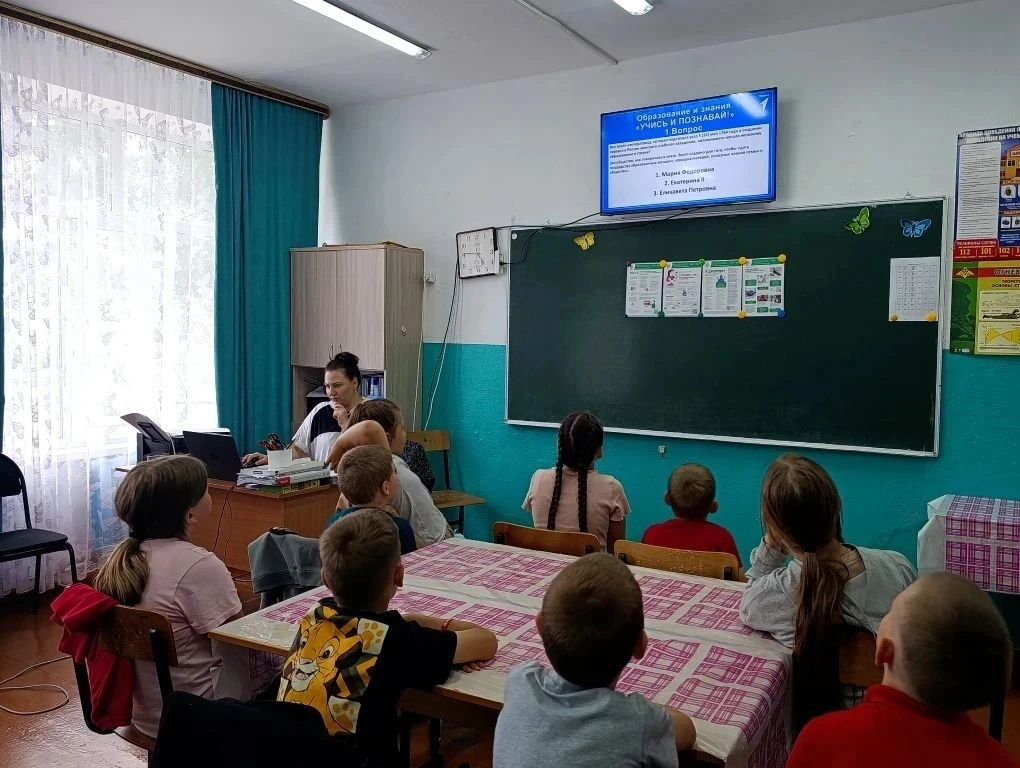 Сегодня на пришкольном лагере «Смена Орлят» был проведен тематический день Первых. Прошла  - квиз-иг