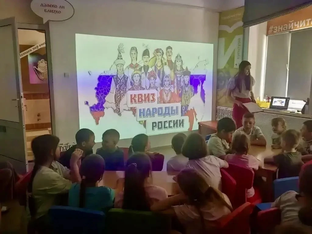 🔖 Новости нашего лагеря! 
📚 «Первооткрыватели лета» отправились в Государственную библиотеку Кузба