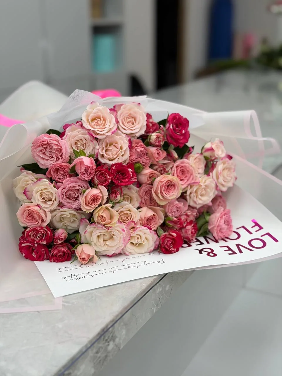 Нежный микс кустовых роз 💕
————————————————————————
💌 Пишите 
☎️ Звоните +7 (909) 060-99-22 (все м