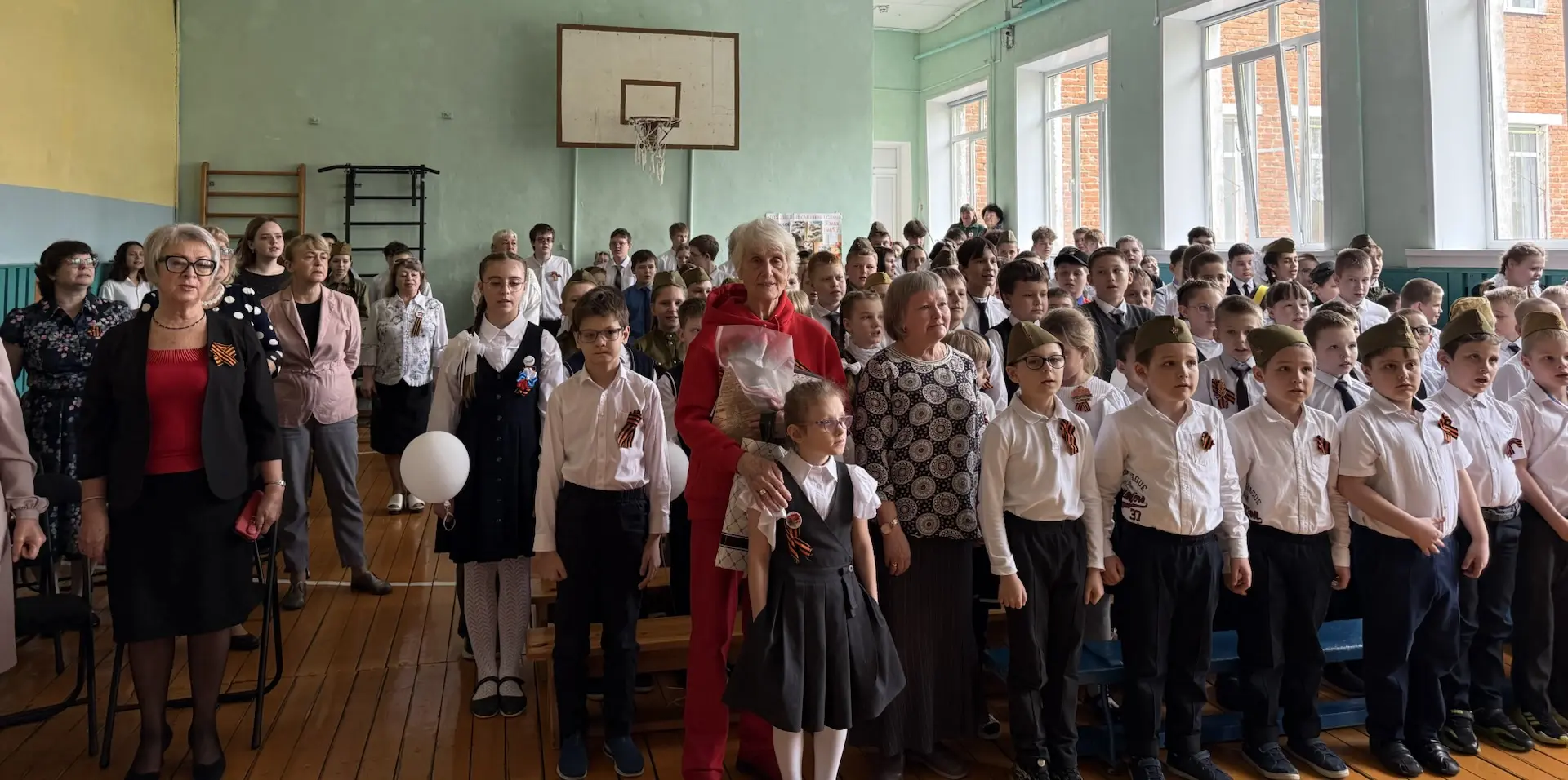 🎖️ В школе прошёл концерт, посвящённый Дню Победы!🎖️
Учащиеся подготовили очень трогательные и душ