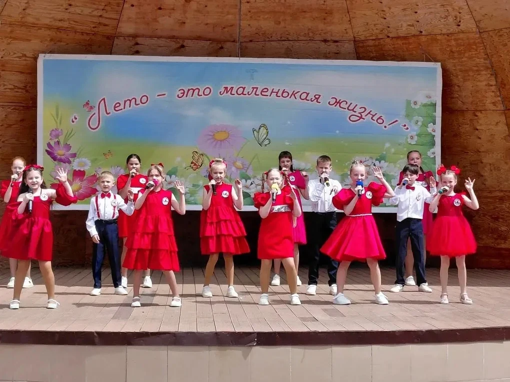 🍭Путешествие в страну сладостей 🍭

1 июня, в первый день лета, мы отметили один из самых добрых и 