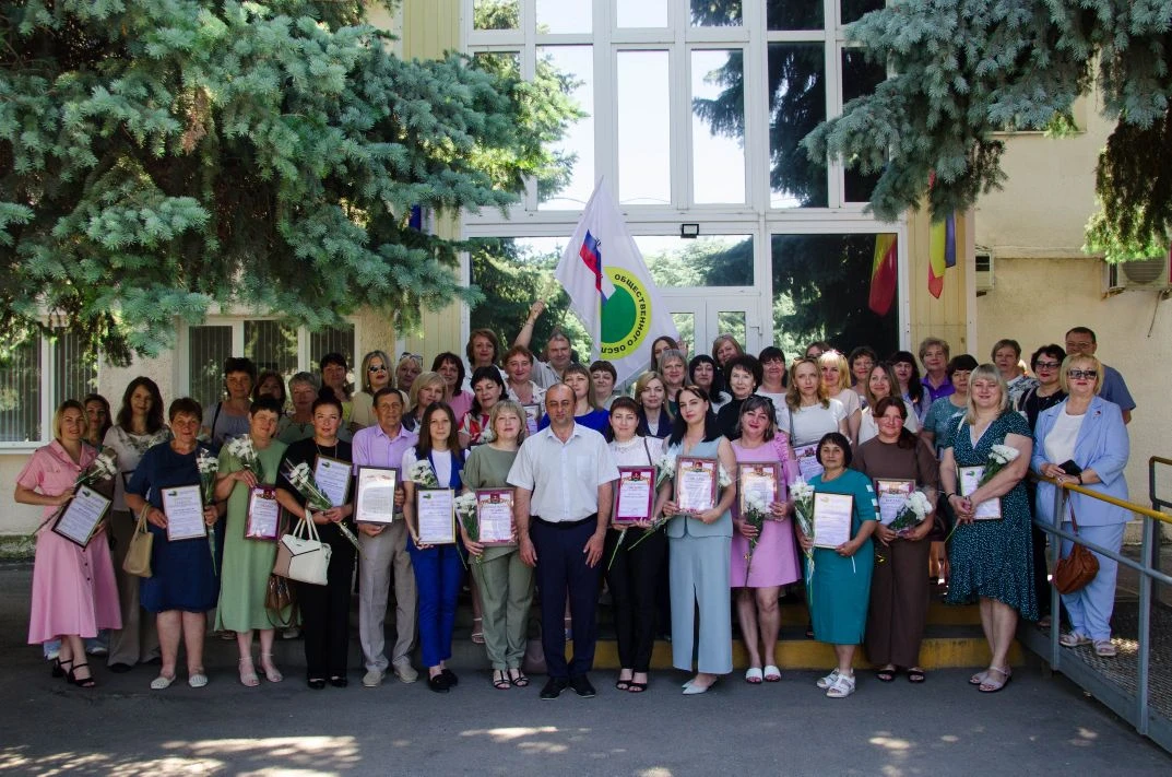 Самое главное богатство любого учреждения — это люди, на чьих плечах лежит вся ежедневная деятельнос