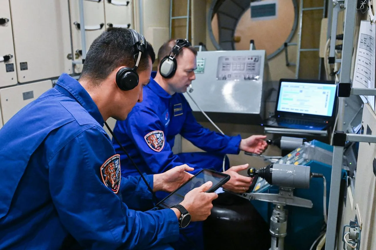 ►►►►►►►►►►🚀
До старта: 10 месяцев
Миссия: экзамен по ТОРУ

На этой неделе сдали ещё один практическ