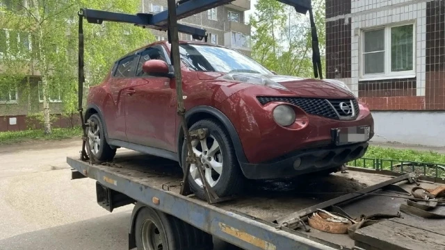 Ярославна доигралась с долгами и потеряла сразу два авто

Фото: УФССП России по Ярославской области.
