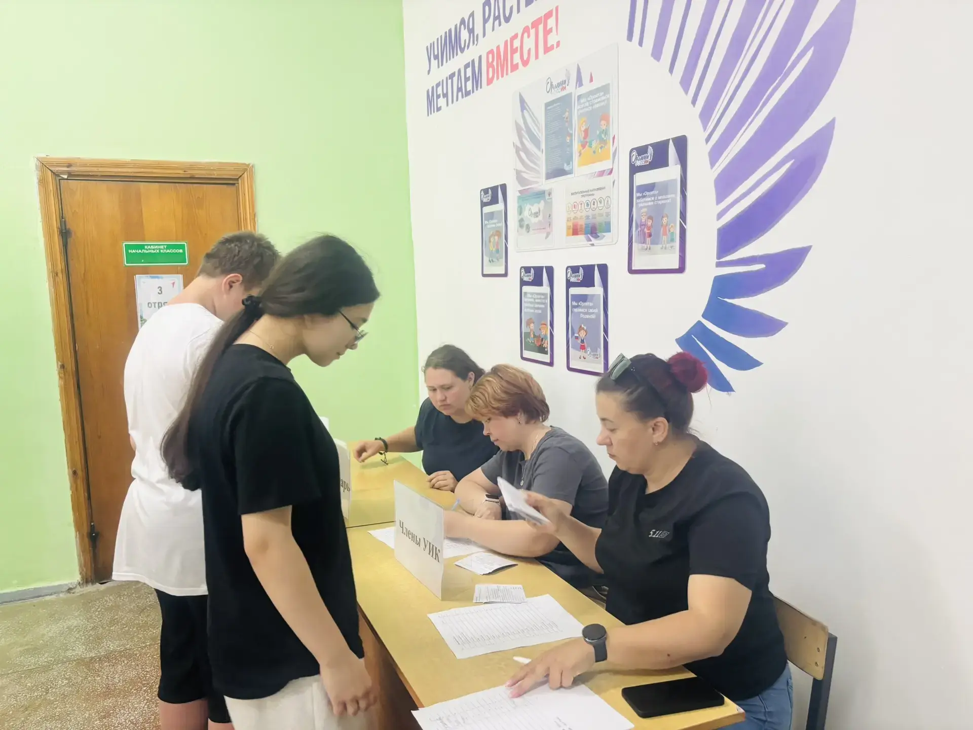 🎉 У нас новый лидер! В летнем лагере прошли выборы Президента!

Кто сказал, что политика — это скуч