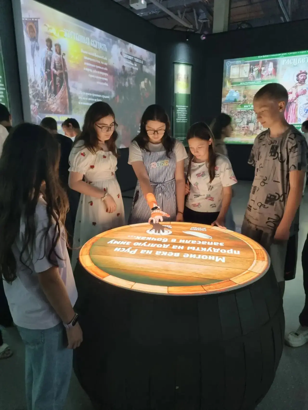 📍Учащиеся МБОУ СОШ 6 посетили мультимедийный исторический парк «Россия – моя история» ко Дню молоде