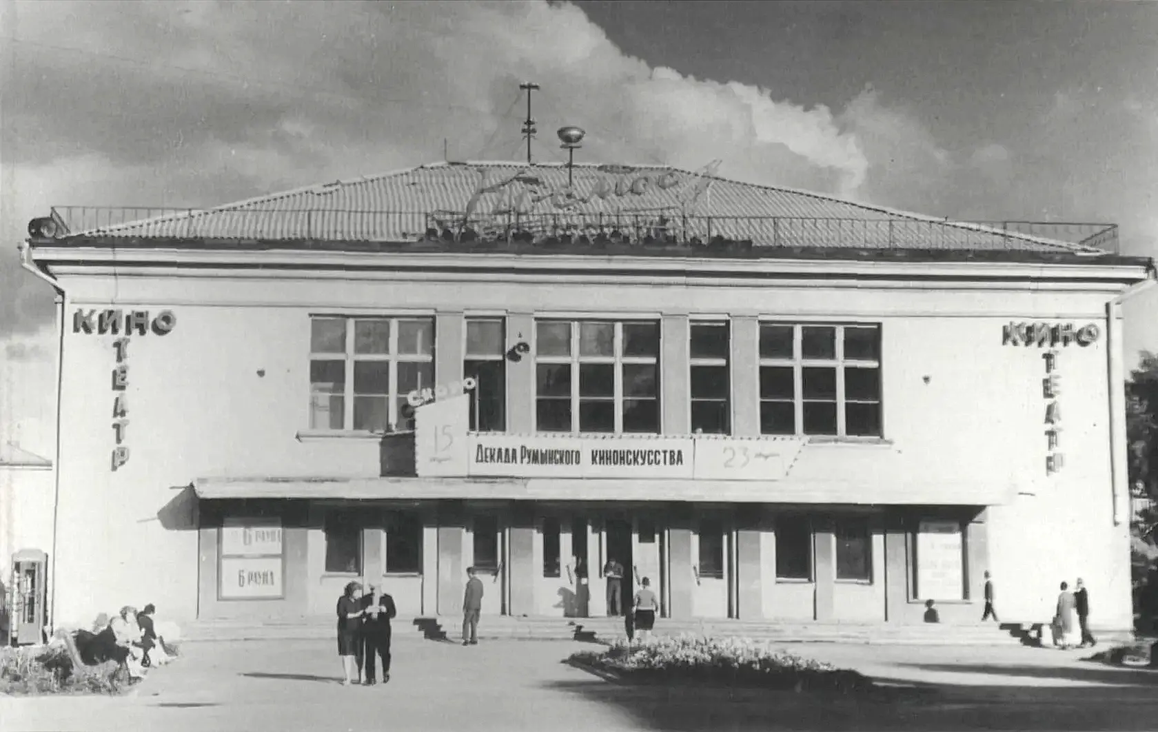 Разговаривают два кемеровских первокурсника.
Ты в космосе был?
Нет, конечно, не был!
А в Москве?
И в