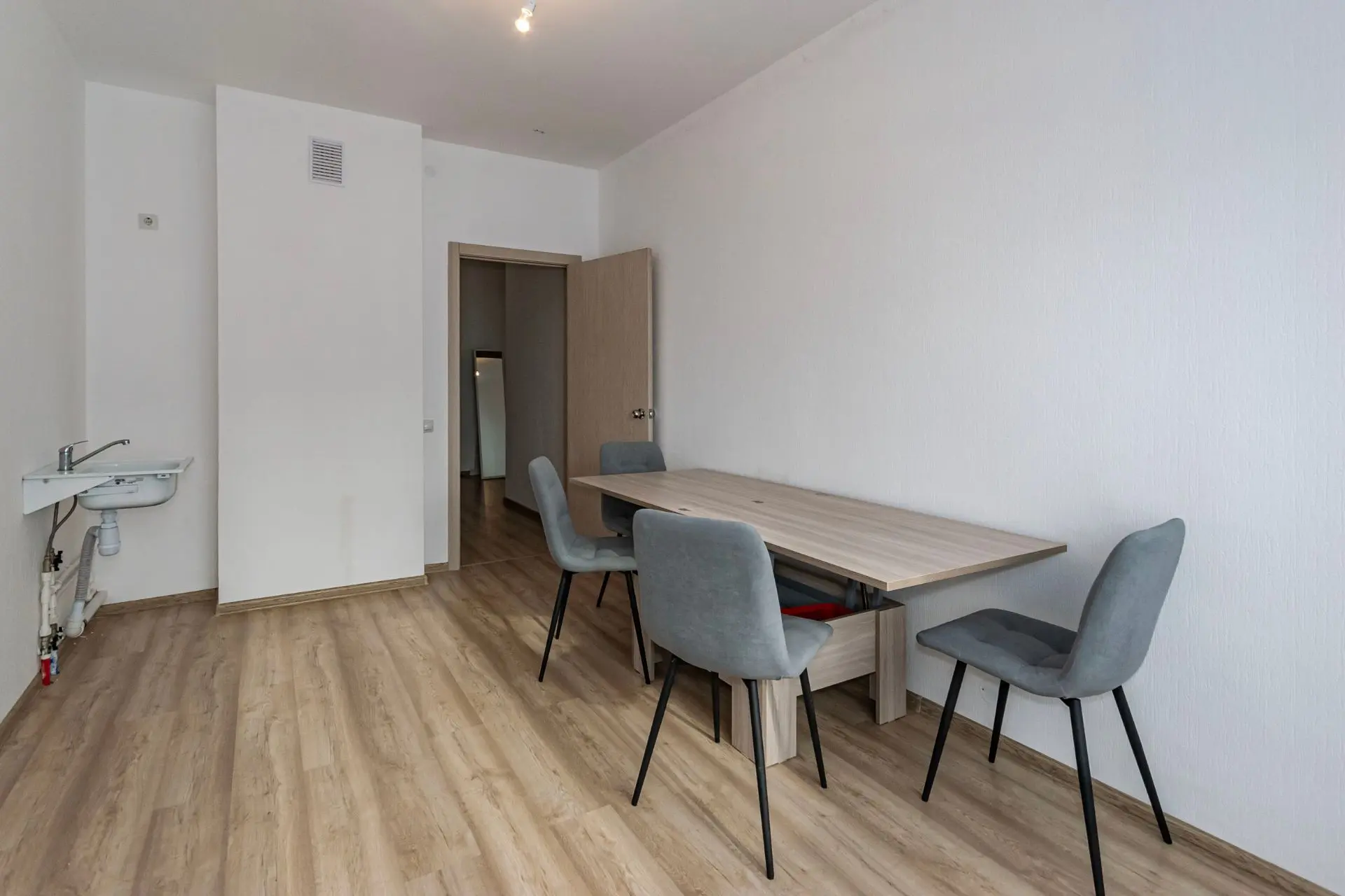 В продаже 2к квартира

📍Район: Академический
ул. Академика Парина 4
8/11 этаж
Площадь: 61.1 м²
Год 