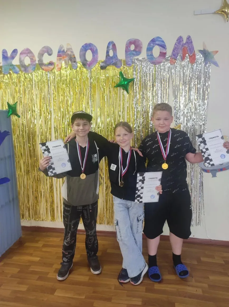 Сегодня состоялся следующий этап спартакиады лагерей -  городские соревнования по шашкам. Наш лагерь