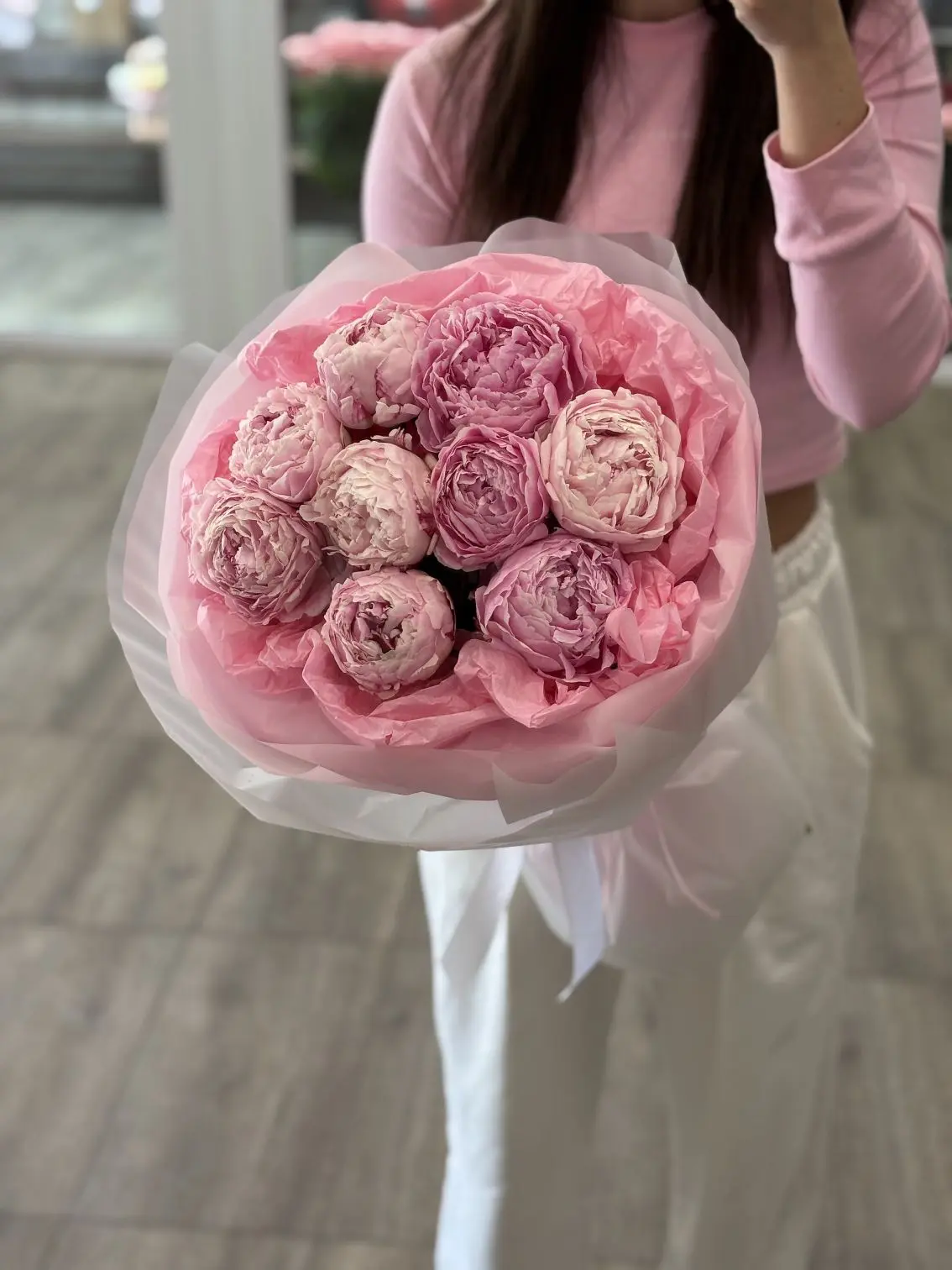 Сезон пионов в самом разгаре! 🌸 Эти пышные, ароматные бутоны — идеальный способ сказать «люблю», «с