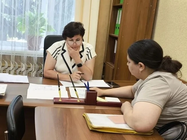 На личный прием сегодня обратились 10 горожан.

Среди них три семьи участников специальной военной о