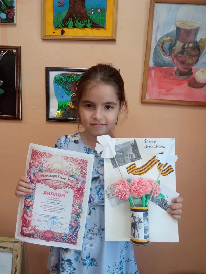 Несмотря на жаркую летнюю пору  и каникулы, девочки из объединения Творческая мастерская продолжают 