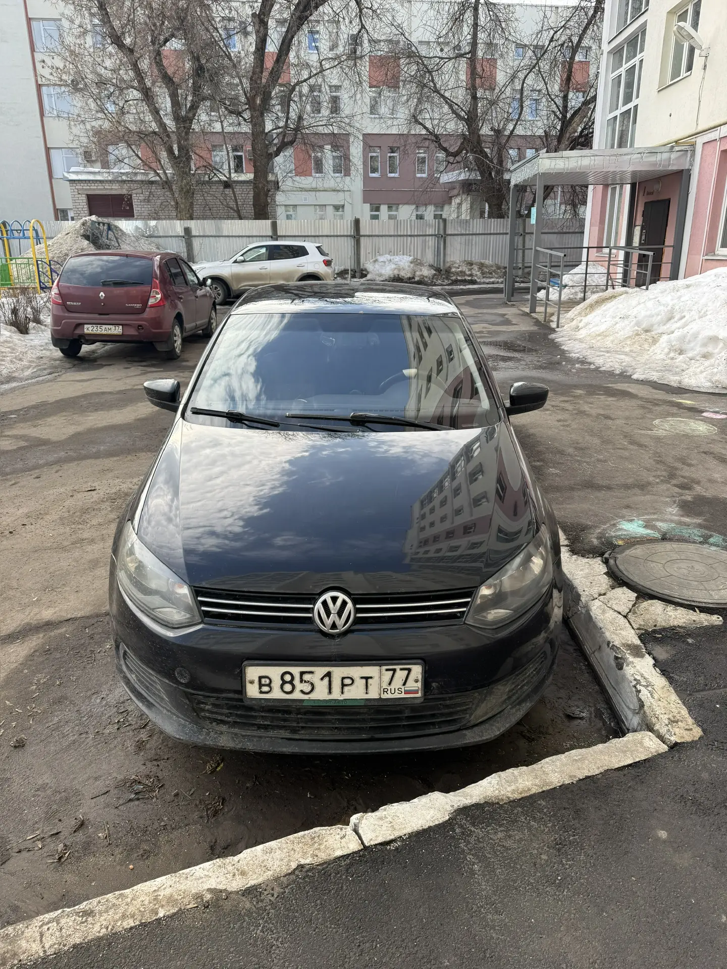 Эти машины переставьте пожалуйста