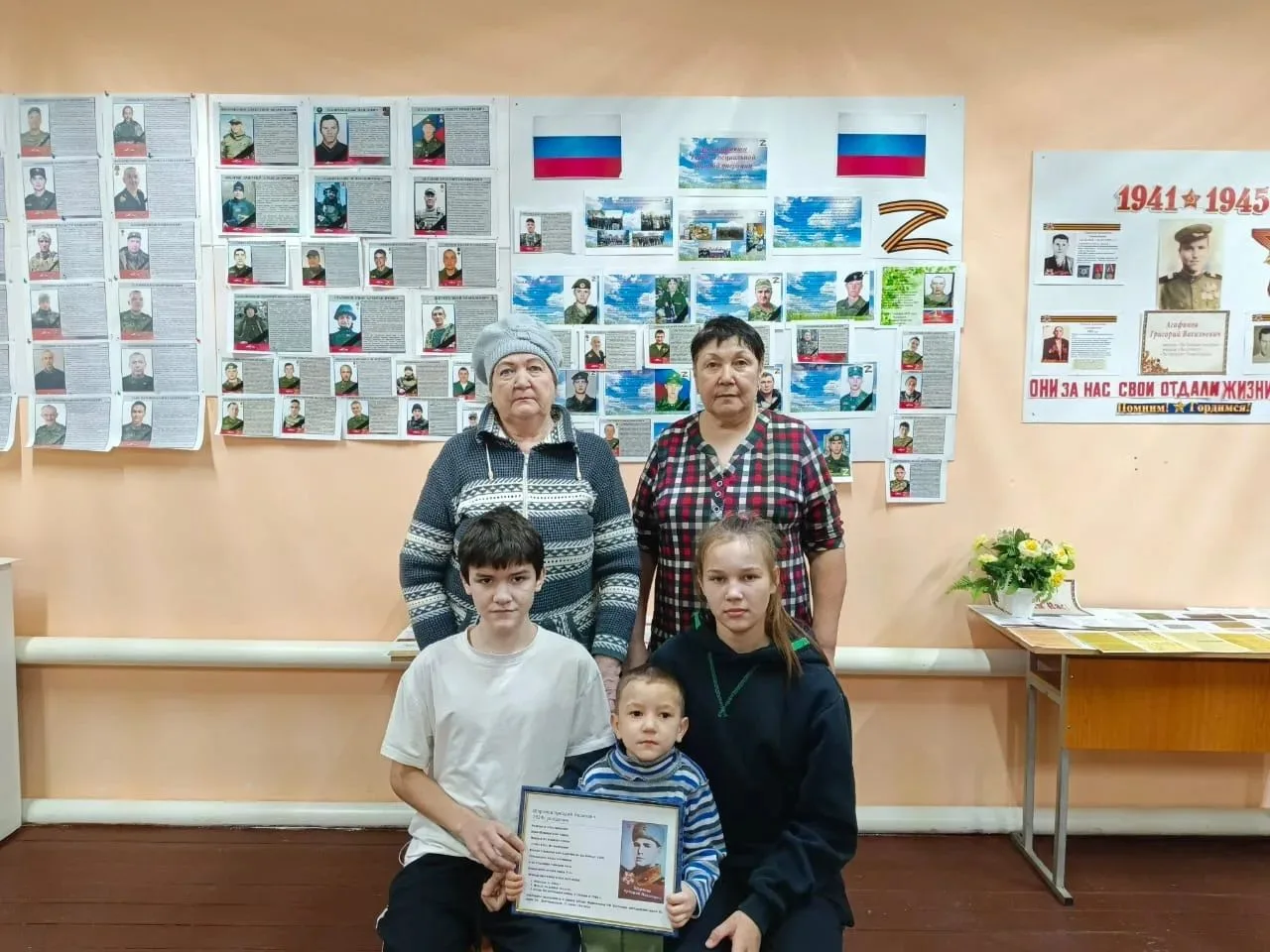 Екатериновский сельский клуб провёл тематическую беседу ко Дню Героев Отечества
В Екатериновском сел