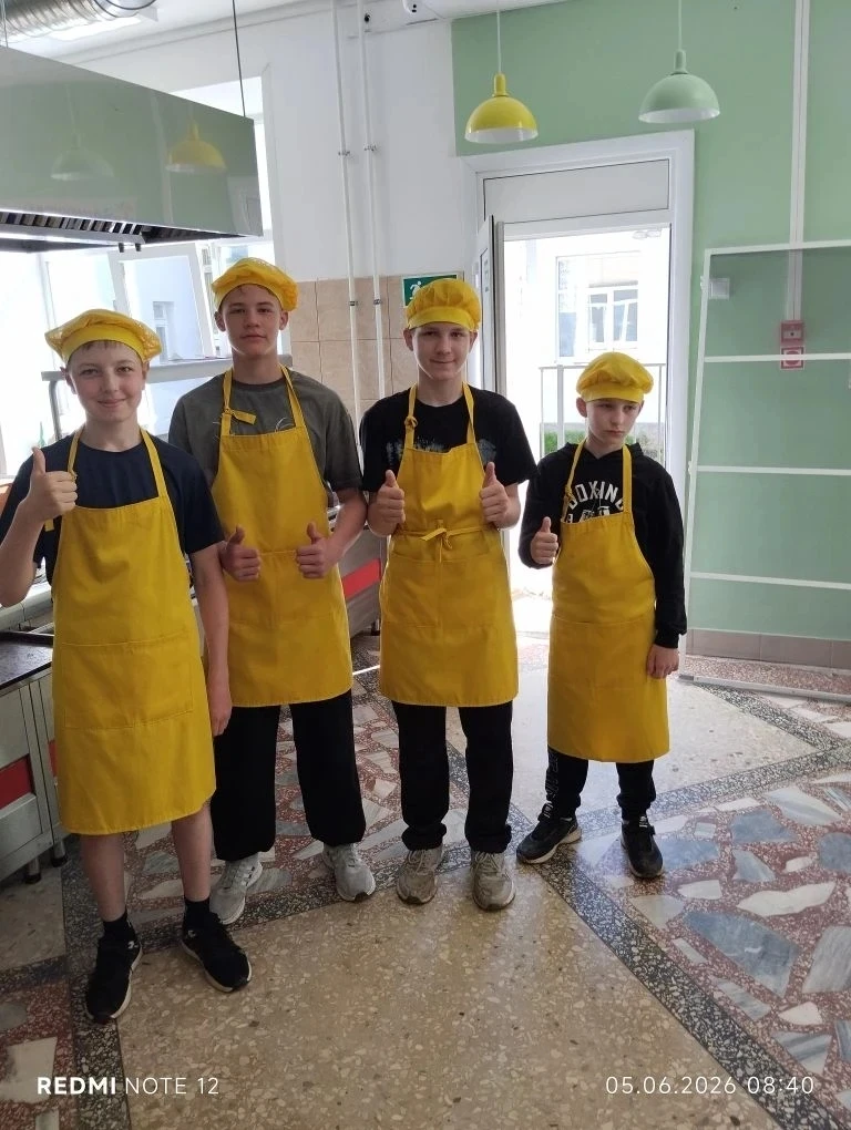 ☀ЛЕТО НА ВОЛНЕ: пятый день в нашем спортивном лагере☀

✨Наш день начался на энергичной и позитивной 