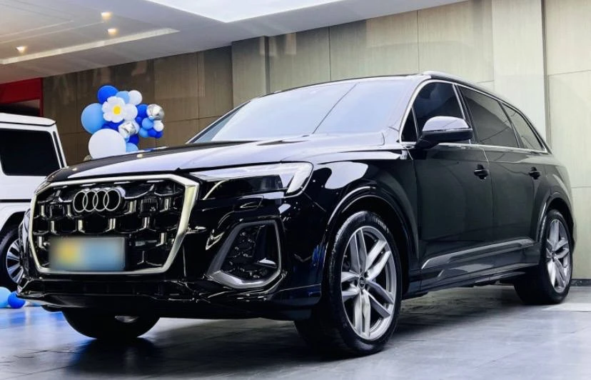 🔥AUDI Q7 45 TFSI
              
🔴Выпуск: 2024
🔵Пробег: 3300 км
🔴Двигатель: 2.0/265 л.с.
🔵Коробк