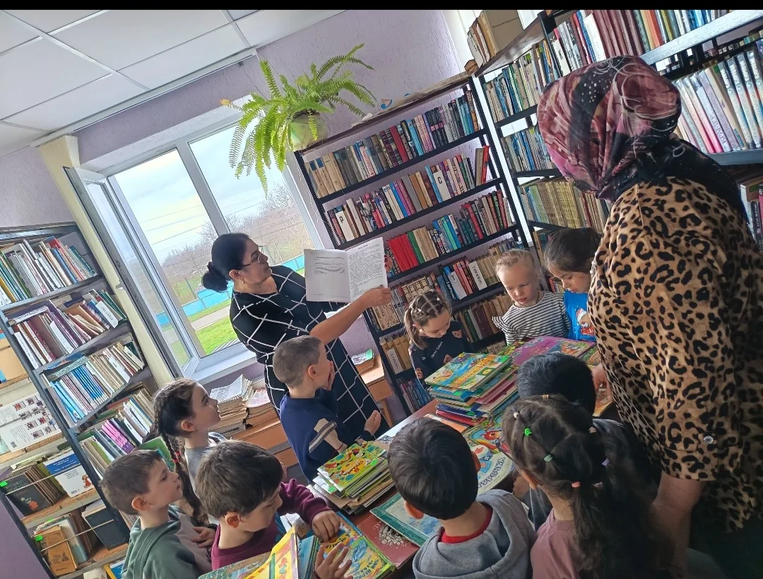Книжная выставка «А у сказки тихий голосок»

⁣

Мы рады представить выставку «А у сказки тихий голос