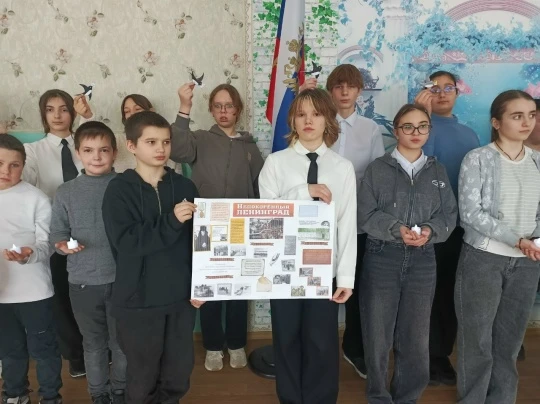 Сегодня в нашей ГБОУ "Мирненская школа Тельмановского М. О" ребята приняли участие в акции посвящённ