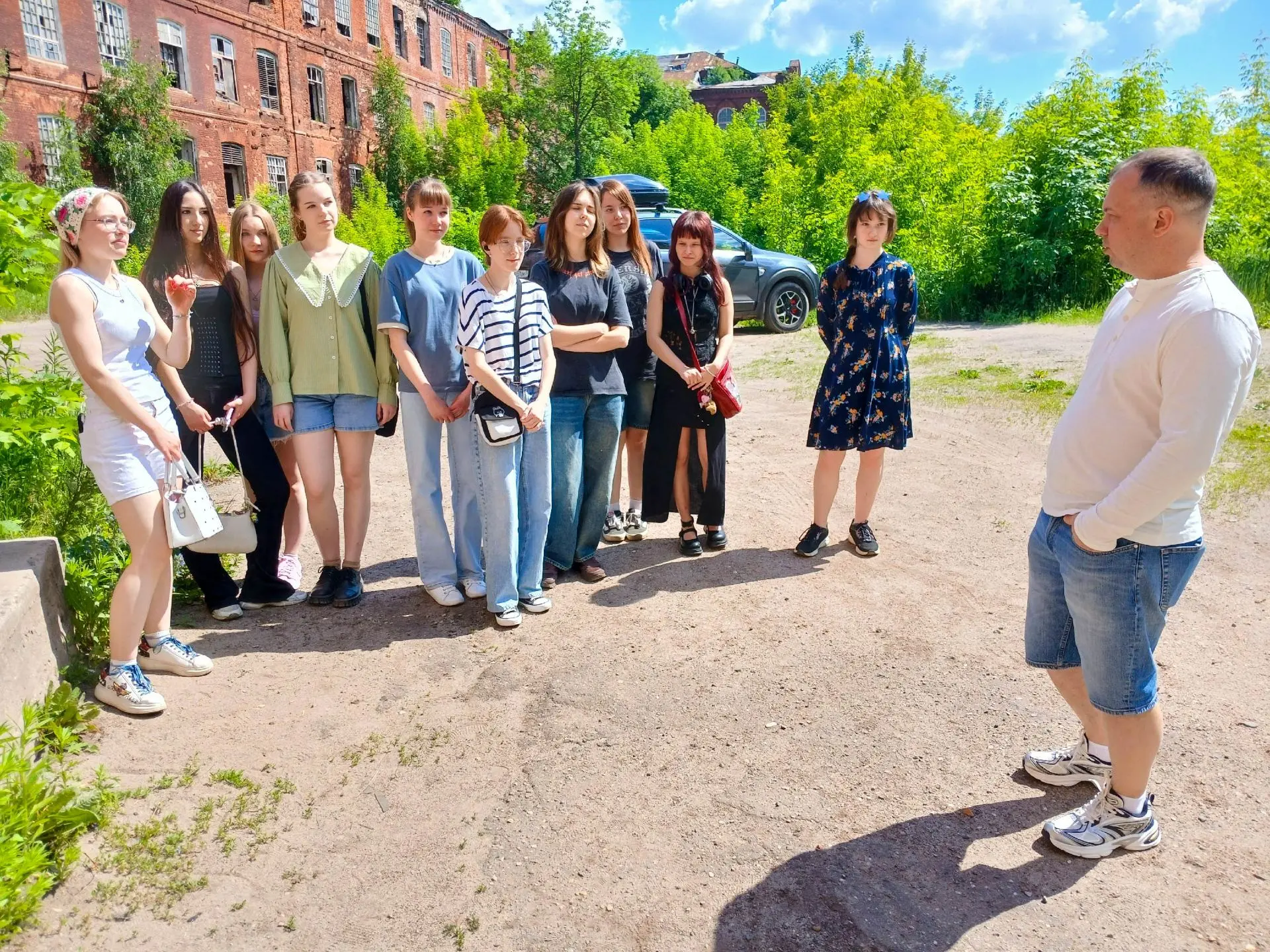 🏛Практика на реальном производстве

🧑‍🎨Студенты группы 2В Ивановского художественного училища им.