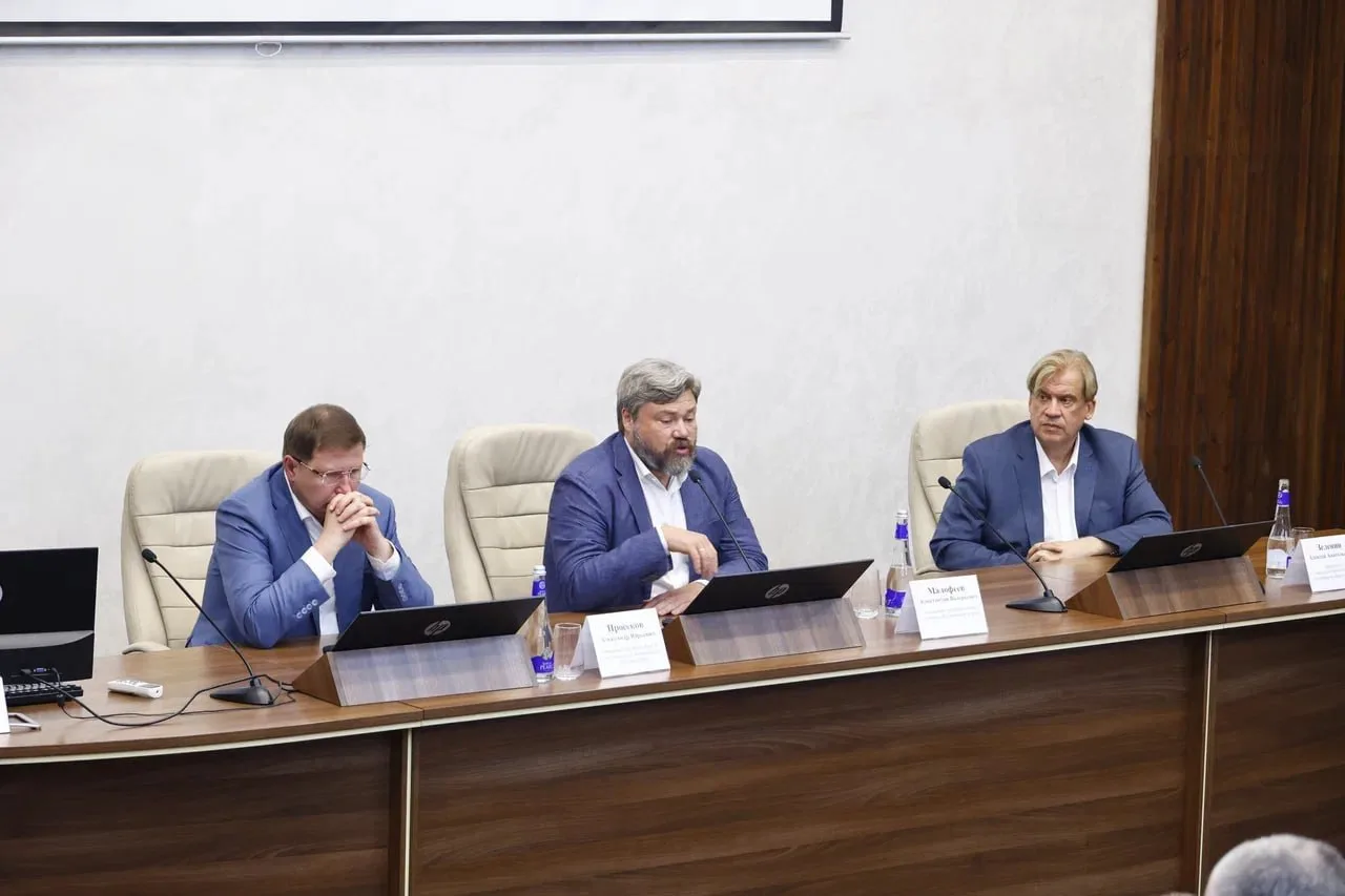 Доклад «Россия-2050» представлен в КемГУ
 
Во встрече приняли участие председатель Парламента Кузбас